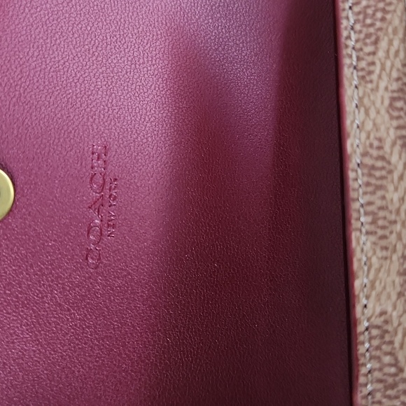 NWT Coach Colorblock Wyn Small Signature Leather Wallet 🤎🎁♥️ - Picture 9 of 16